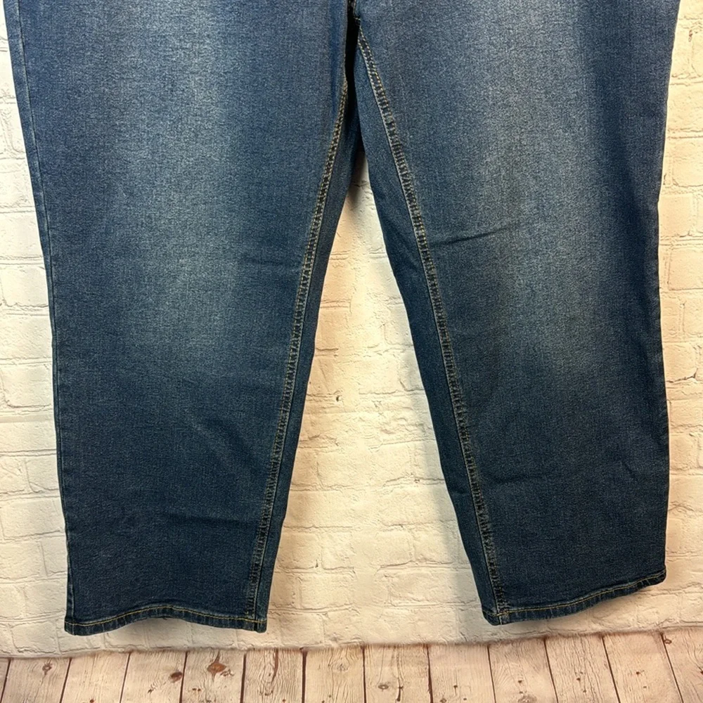 BloomChic Medium Wash Cropped Jeans Plus Size 22 - Picture 4 of 5